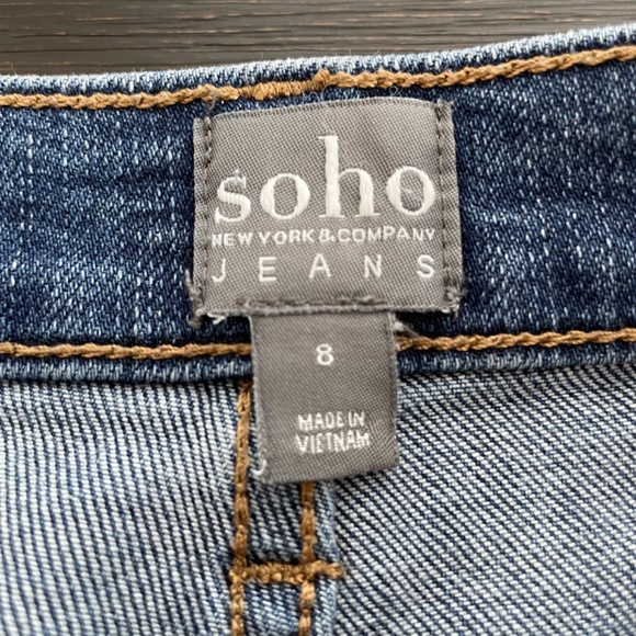 Soho Bermuda 5 Pocket Jean Shorts Distressed Frayed Hem 12 inch Inseam Size 8 - Picture 3 of 5